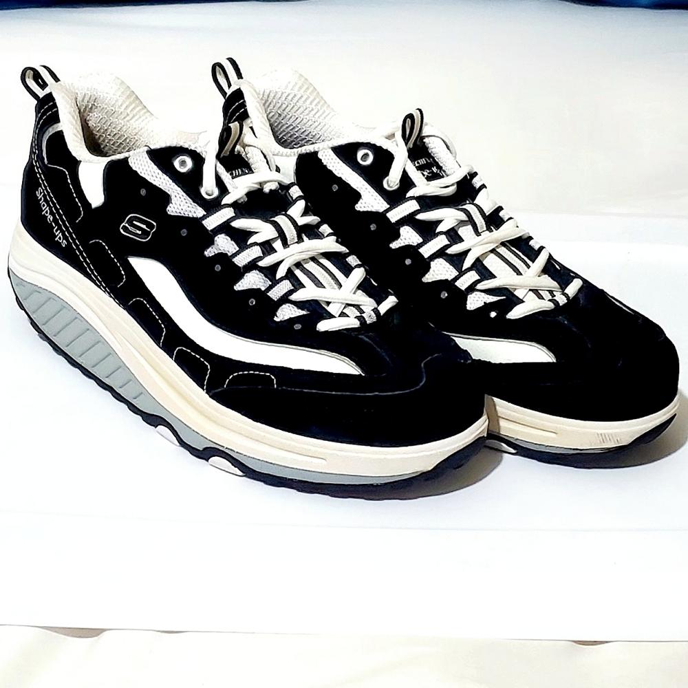 SKECHERS SHAPE-UPS ATHLETIC SHOES. WOMENS Sz:10 GREAT CONDITION.